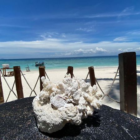 Dewati Roomstay B&B Lang Tengah エクステリア 写真