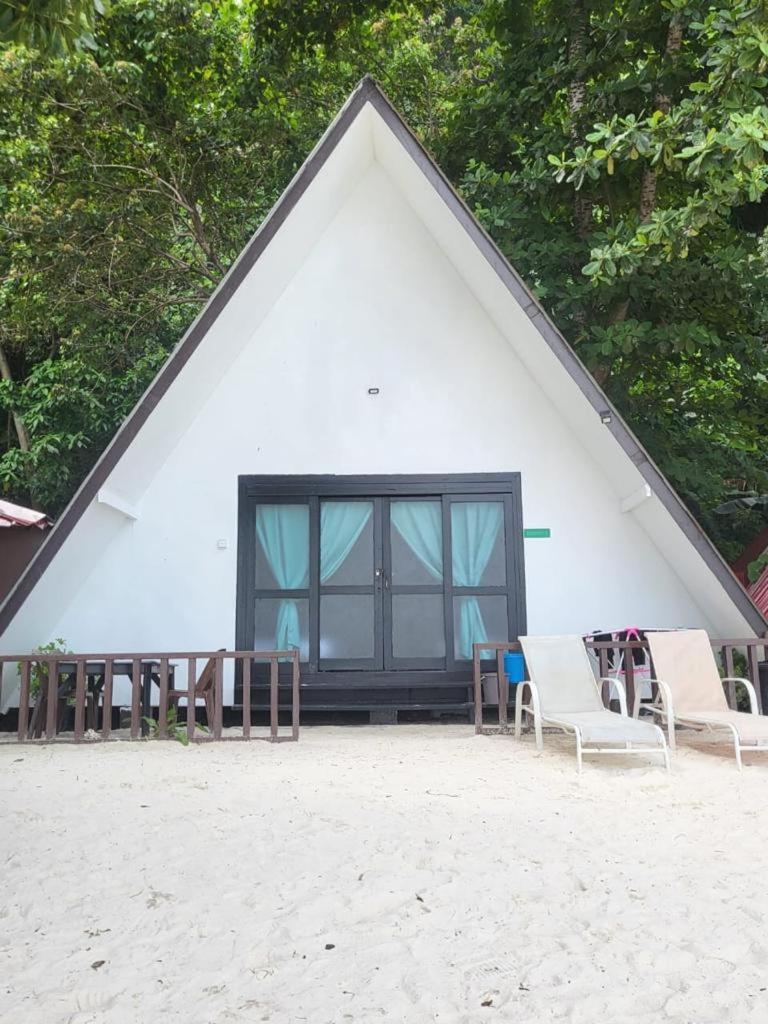 Dewati Roomstay B&B Lang Tengah エクステリア 写真