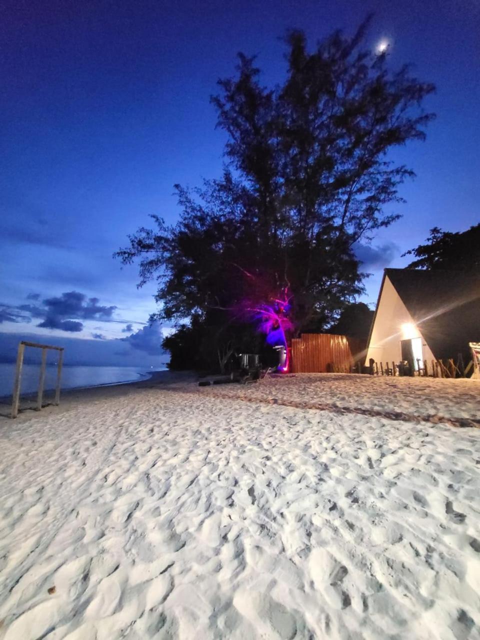 Dewati Roomstay B&B Lang Tengah エクステリア 写真