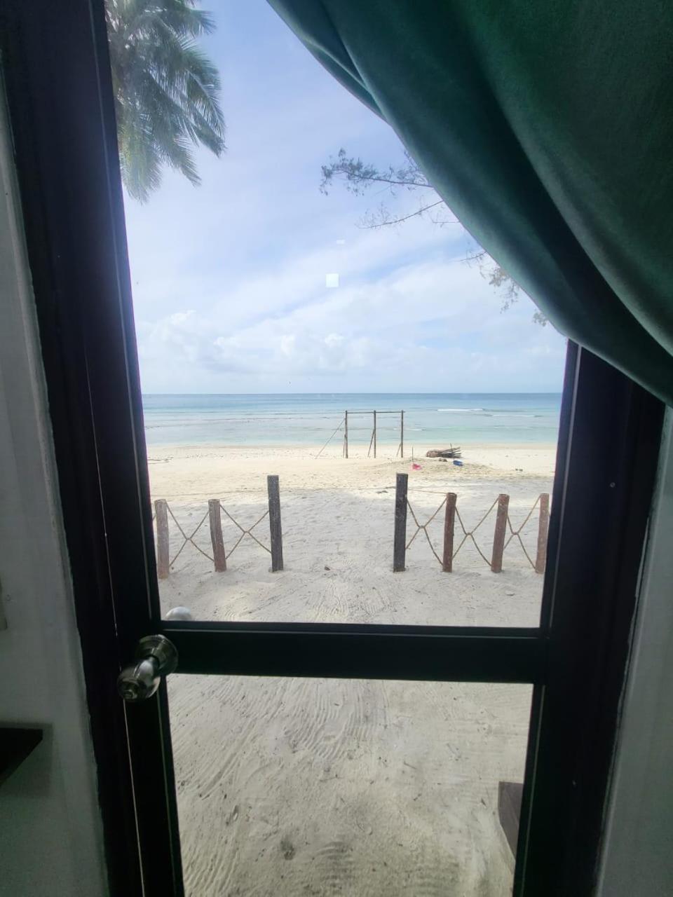 Dewati Roomstay B&B Lang Tengah エクステリア 写真
