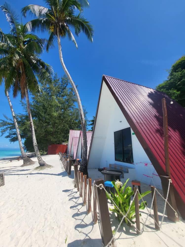 Dewati Roomstay B&B Lang Tengah エクステリア 写真