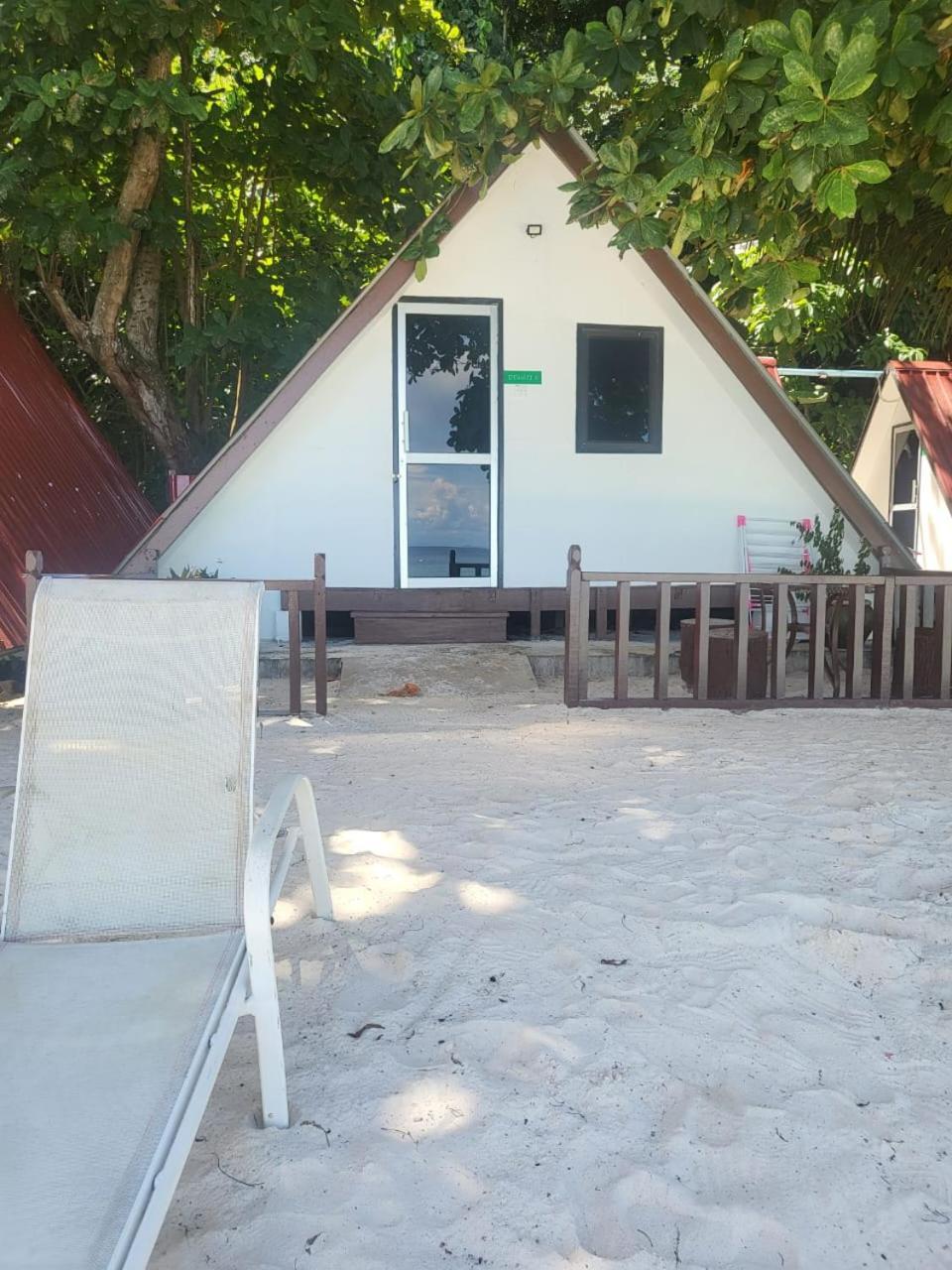 Dewati Roomstay B&B Lang Tengah エクステリア 写真