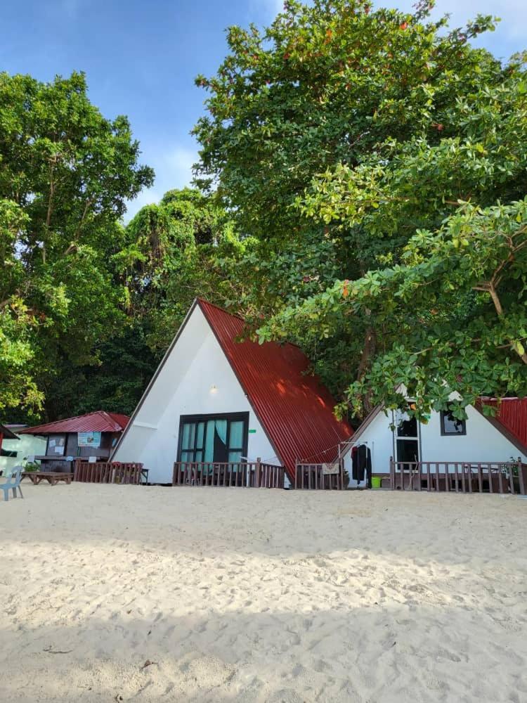 Dewati Roomstay B&B Lang Tengah エクステリア 写真