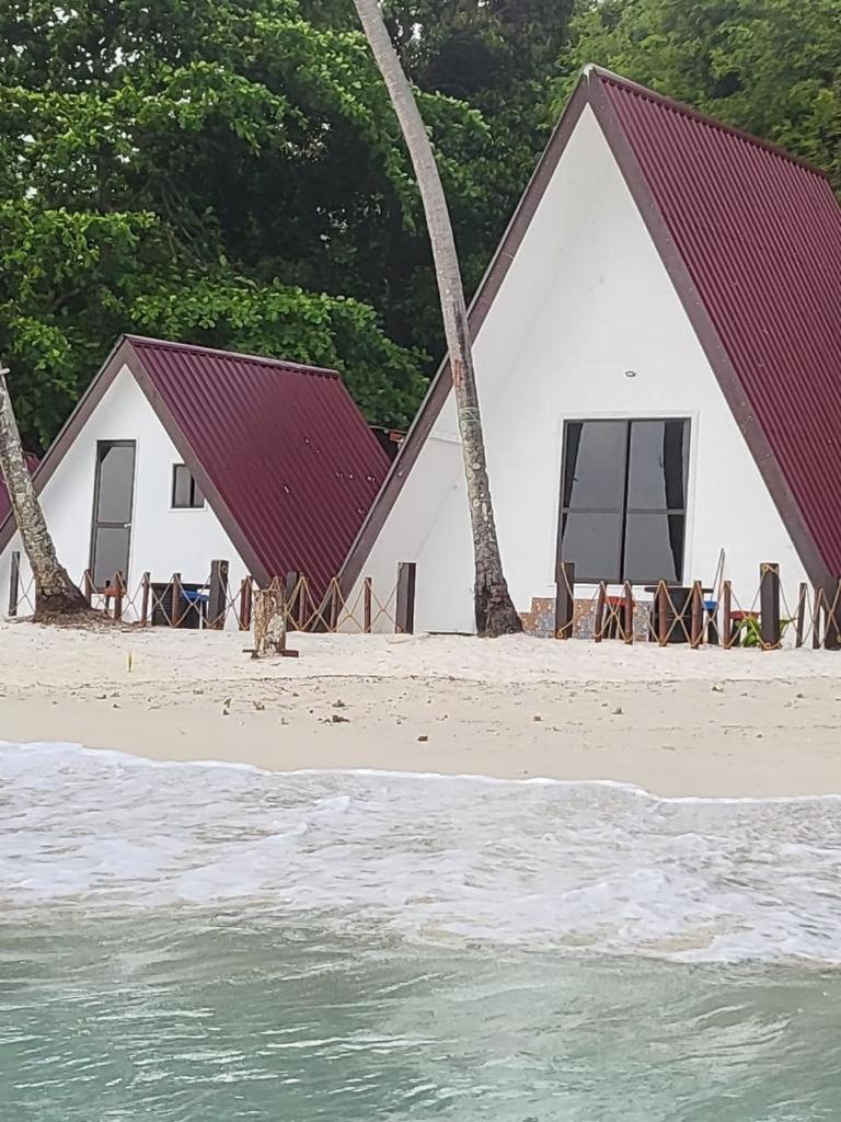 Dewati Roomstay B&B Lang Tengah エクステリア 写真